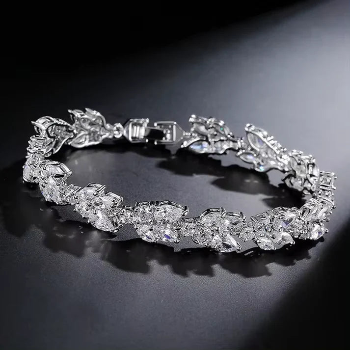 Zircon Charm Buckle Bracelet - Luxury Chain Design for Special Occasions