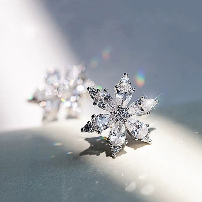 New Earrings Simple Snowflake Flower Diamond Zircon Stud Earrings All Match Slimming Student Earrings