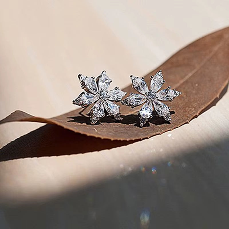 New Earrings Simple Snowflake Flower Diamond Zircon Stud Earrings All Match Slimming Student Earrings